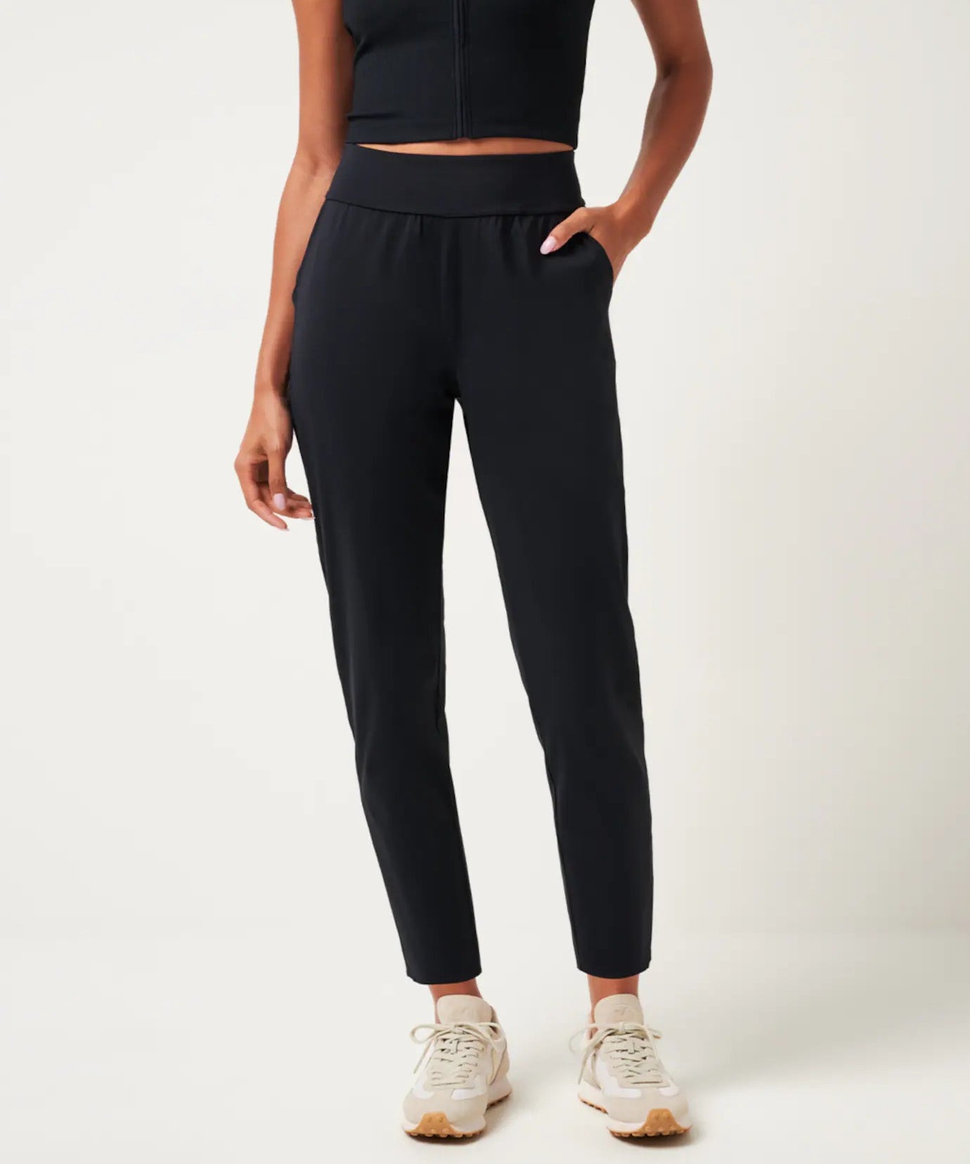 TRAVIS_MATHEW_-_Women_s_Pant_Moveknit_Resilience_-_Black.jpg